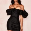 Selena Schwarzes Satinkleid mit Puffärmeln Selena Schwarzes Satinkleid mit Puffärmeln