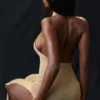 Selia Goldfarbenes Strick-Maxikleid Selia Goldfarbenes Strick-Maxikleid
