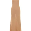 Selia Goldfarbenes Strick-Maxikleid Selia Goldfarbenes Strick-Maxikleid