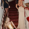 Selia Goldfarbenes Strick-Maxikleid Selia Goldfarbenes Strick-Maxikleid