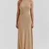 Selia Goldfarbenes Strick-Maxikleid Selia Goldfarbenes Strick-Maxikleid