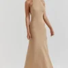 Selia Goldfarbenes Strick-Maxikleid Selia Goldfarbenes Strick-Maxikleid