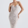 Serelle Midi-Kleid aus antik-elfenbeinfarbener Spitze Serelle Midi-Kleid aus antik-elfenbeinfarbener Spitze