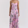 Seren – Maxikleid in Rosa mit Blumenprint und Spitzenrücken Seren – Maxikleid in Rosa mit Blumenprint und Spitzenrücken