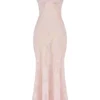 Seren – Maxikleid in zartem Rosa mit floraler Spitze am Rücken Seren – Maxikleid in zartem Rosa mit floraler Spitze am Rücken