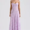 Seren Orchid Maxikleid mit Blumenmuster und Spitzenrücken Seren Orchid Maxikleid mit Blumenmuster und Spitzenrücken