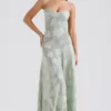 Seren Pistaziengrünes Maxikleid mit Blumenmuster und Schnürung am Rücken Seren Pistaziengrünes Maxikleid mit Blumenmuster und Schnürung am Rücken
