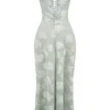 Seren Pistaziengrünes Maxikleid mit Blumenmuster und Schnürung am Rücken Seren Pistaziengrünes Maxikleid mit Blumenmuster und Schnürung am Rücken