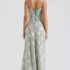Seren Pistaziengrünes Maxikleid mit Blumenmuster und Schnürung am Rücken Seren Pistaziengrünes Maxikleid mit Blumenmuster und Schnürung am Rücken