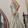 Seren Pistaziengrünes Maxikleid mit Blumenmuster und Schnürung am Rücken Seren Pistaziengrünes Maxikleid mit Blumenmuster und Schnürung am Rücken