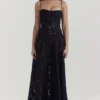 Seren – Schwarzes Maxikleid mit Blumenmuster und Spitzenrücken Seren – Schwarzes Maxikleid mit Blumenmuster und Spitzenrücken