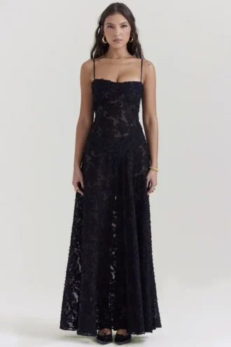 Seren – Schwarzes Maxikleid mit Blumenmuster und Spitzenrücken