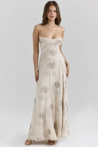 Seren Vanilla – Maxikleid mit gestickten und handgeperlten Blumen