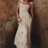 Seren Vanilla – Maxikleid mit gestickten und handgeperlten Blumen