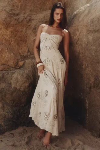 Seren Vanilla – Maxikleid mit gestickten und handgeperlten Blumen