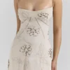 Seren Vanilla – Maxikleid mit gestickten und handgeperlten Blumen