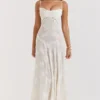 Seren Vintage cremefarbenes Maxikleid mit Blumenmuster und Spitzenrücken Seren Vintage cremefarbenes Maxikleid mit Blumenmuster und Spitzenrücken