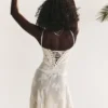 Seren Vintage cremefarbenes Maxikleid mit Blumenmuster und Spitzenrücken Seren Vintage cremefarbenes Maxikleid mit Blumenmuster und Spitzenrücken