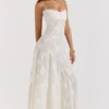 Seren Vintage cremefarbenes Maxikleid mit Blumenmuster und Spitzenrücken Seren Vintage cremefarbenes Maxikleid mit Blumenmuster und Spitzenrücken