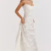 Seren Vintage cremefarbenes Maxikleid mit Blumenmuster und Spitzenrücken Seren Vintage cremefarbenes Maxikleid mit Blumenmuster und Spitzenrücken