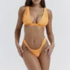 Seychelles Bikinioberteil in Hellorange mit Bindebändern am Rücken Seychelles Bikinioberteil in Hellorange mit Bindebändern am Rücken