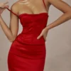 Shani Rotes Satin-Korsetts-Maxikleid Shani Rotes Satin-Korsetts-Maxikleid