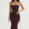 Sidonie Midi-Rock aus weinrotem Satin mit Schnürung Sidonie Midi-Rock aus weinrotem Satin mit Schnürung