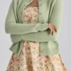 Signature Matcha Kaschmir + Merinowolle-Strickjacke Signature Matcha Kaschmir + Merinowolle-Strickjacke