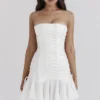 Sirena Weißes, trägerloses Minikleid mit Schnürung Sirena Weißes, trägerloses Minikleid mit Schnürung