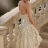 Solada Elfenbeinfarbenes Sommerkleid aus Georgette mit Vintage-Blumenprint und Neckholder Solada Elfenbeinfarbenes Sommerkleid aus Georgette mit Vintage-Blumenprint und Neckholder