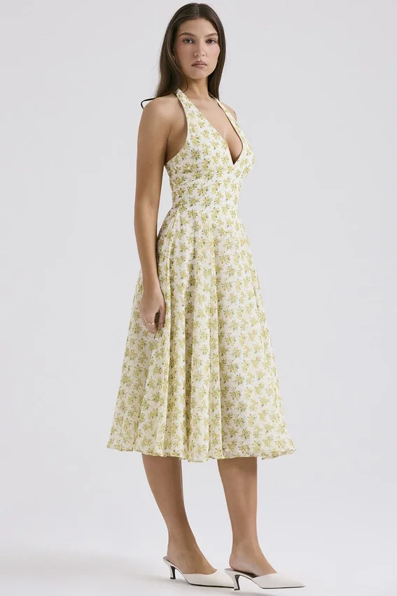 Solada Elfenbeinfarbenes Sommerkleid aus Georgette mit Vintage-Blumenprint und Neckholder Solada Elfenbeinfarbenes Sommerkleid aus Georgette mit Vintage-Blumenprint und Neckholder