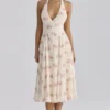 Solada Midi-Halterkleid aus Georgette mit Vintage-Rosenprint in Elfenbein Solada Midi-Halterkleid aus Georgette mit Vintage-Rosenprint in Elfenbein