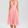 Solada Pfirsichfarbenes Georgette-Halter-Sommerkleid Solada Pfirsichfarbenes Georgette-Halter-Sommerkleid