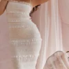 Solana – Elfenbeinfarbenes Maxikleid mit Pailletten und Falten Solana – Elfenbeinfarbenes Maxikleid mit Pailletten und Falten