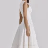 Solana – Weißes Midi-Sommerkleid aus Baumwolle mit Taillengürtel Solana – Weißes Midi-Sommerkleid aus Baumwolle mit Taillengürtel