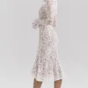 Sophia Vintage Elfenbeinfarbenes, figurbetontes Midi-Kleid aus Spitze Sophia Vintage Elfenbeinfarbenes, figurbetontes Midi-Kleid aus Spitze