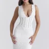 Sophina Weißes Maxikleid aus Baumwolle mit Broderie Anglais und tiefem Ausschnitt Sophina Weißes Maxikleid aus Baumwolle mit Broderie Anglais und tiefem Ausschnitt
