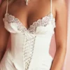 Soraya Elfenbeinfarbenes Satin-Slip-Kleid Soraya Elfenbeinfarbenes Satin-Slip-Kleid
