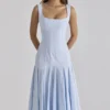 Soretta Blaues, plissiertes Midi-Kleid aus Baumwolle mit Schnürung Soretta Blaues, plissiertes Midi-Kleid aus Baumwolle mit Schnürung
