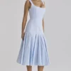 Soretta Blaues, plissiertes Midi-Kleid aus Baumwolle mit Schnürung Soretta Blaues, plissiertes Midi-Kleid aus Baumwolle mit Schnürung
