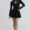Stella – Schwarzes Samt-Minikleid mit Schlüssellochausschnitt Stella – Schwarzes Samt-Minikleid mit Schlüssellochausschnitt