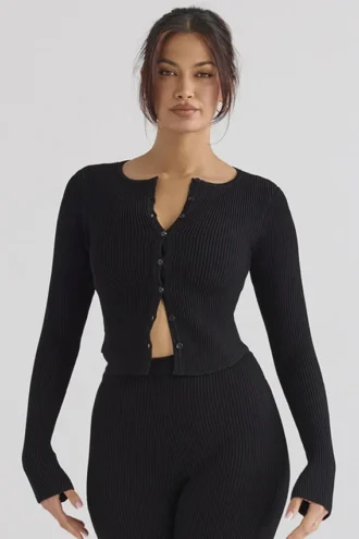 Sylvia Schwarze Strickjacke mit Rippmuster Sylvia Schwarze Strickjacke mit Rippmuster