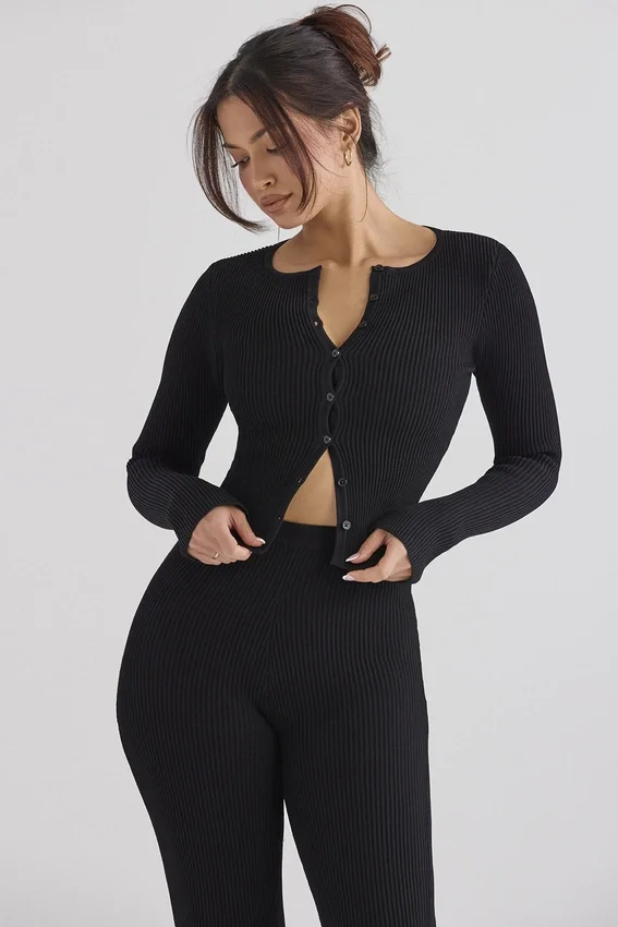 Sylvia Schwarze Strickjacke mit Rippmuster Sylvia Schwarze Strickjacke mit Rippmuster