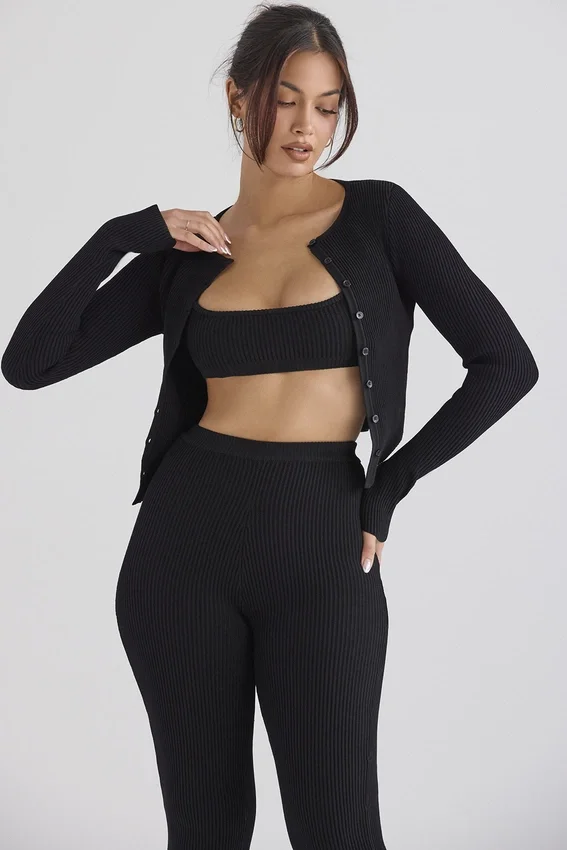 Sylvia Schwarze Strickjacke mit Rippmuster Sylvia Schwarze Strickjacke mit Rippmuster