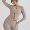 Sylvia Taupe Gerippte Strickjacke Sylvia Taupe Gerippte Strickjacke