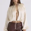 Talia Ecru Satin-Bluse mit offenem Vorderteil Talia Ecru Satin-Bluse mit offenem Vorderteil