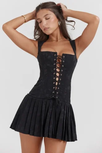 Talia – Schwarzes Plissee-Minikleid