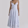 Tatiana Bluebell Midi-Sommerkleid aus Spitze und Baumwolle mit Broderie Anglaise Tatiana Bluebell Midi-Sommerkleid aus Spitze und Baumwolle mit Broderie Anglaise