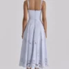 Tatiana Bluebell Midi-Sommerkleid aus Spitze und Baumwolle mit Broderie Anglaise Tatiana Bluebell Midi-Sommerkleid aus Spitze und Baumwolle mit Broderie Anglaise
