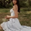 Tatiana Bluebell Midi-Sommerkleid aus Spitze und Baumwolle mit Broderie Anglaise Tatiana Bluebell Midi-Sommerkleid aus Spitze und Baumwolle mit Broderie Anglaise